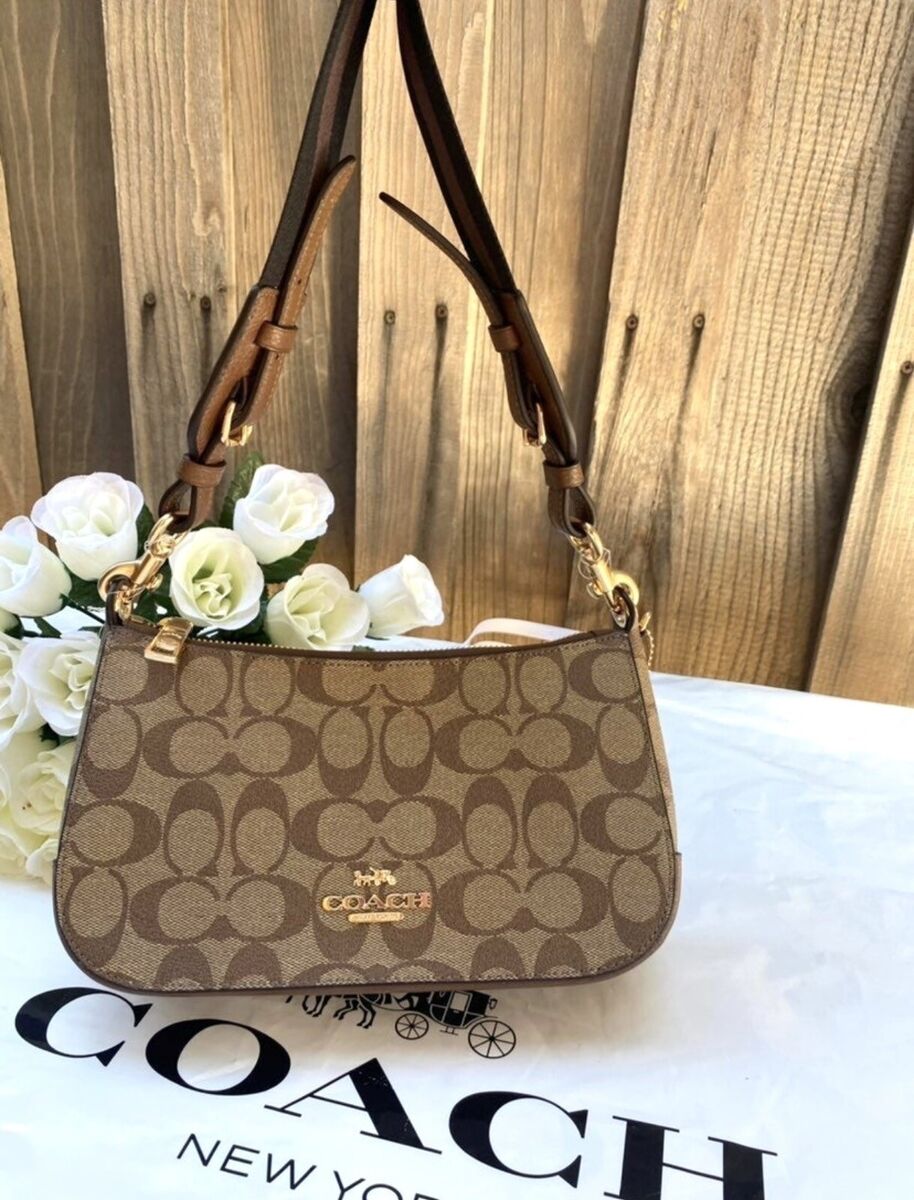 NWT COACH JES BAGUETTE IN SIGNATURE CANVAS crossbody bag NWT COACH JES BAGUETTE IN SIGNATURE CANVAS crossbody bag