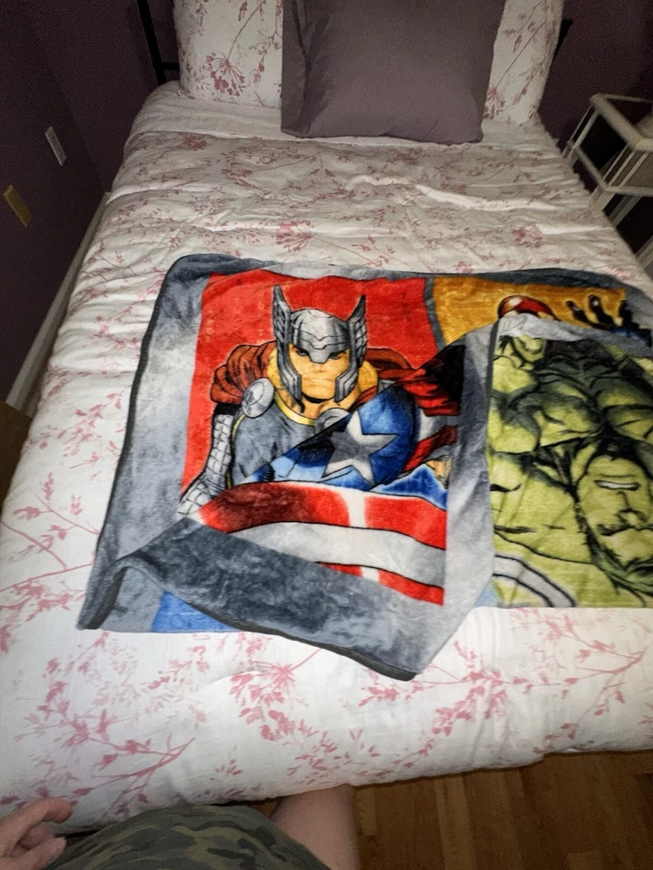 Marvel Avengers Assemble Throw Foto 3 de 4