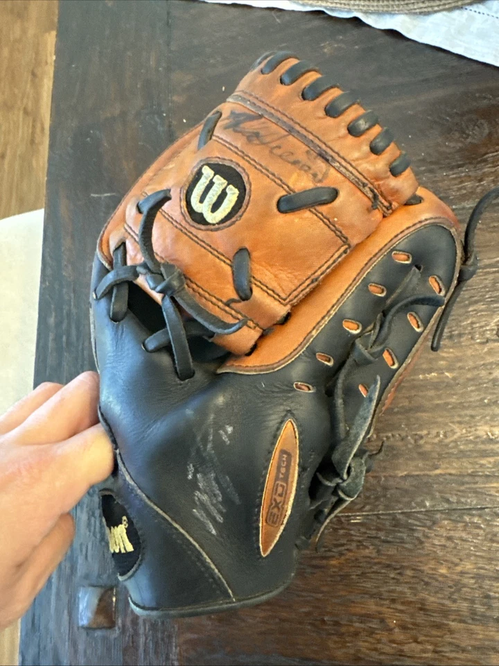 Luva Wilson A3000 tamanho 10,75” mão direita defensores internos Exo Tech adulto seminovo RARO - Imagem 2 de 4