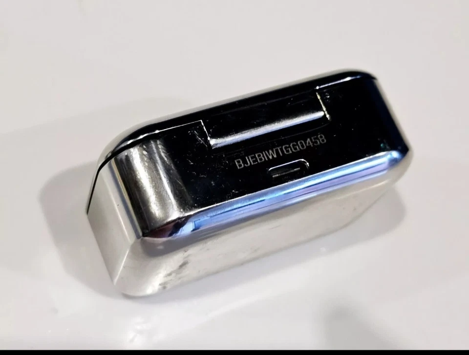 Genuine Charging Case Only Master & Dynamic MW07 True Wireless Earbuds Chrome - Image 4 of 4