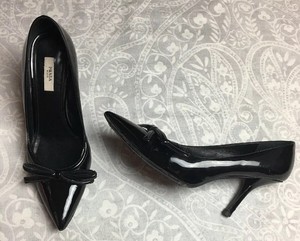 black pumps with a bow