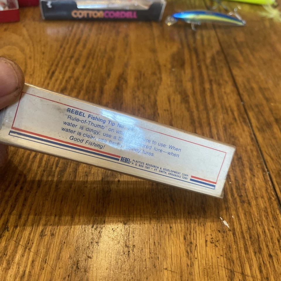Señuelo de pesca Rebel Minnow azul plateado 5 1/2" F2003 stock antiguo Foto 4 de 4
