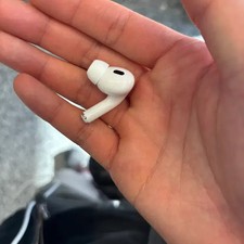 AirPods Pro 2 Right Ear Lightning Earbud - Lightly Used