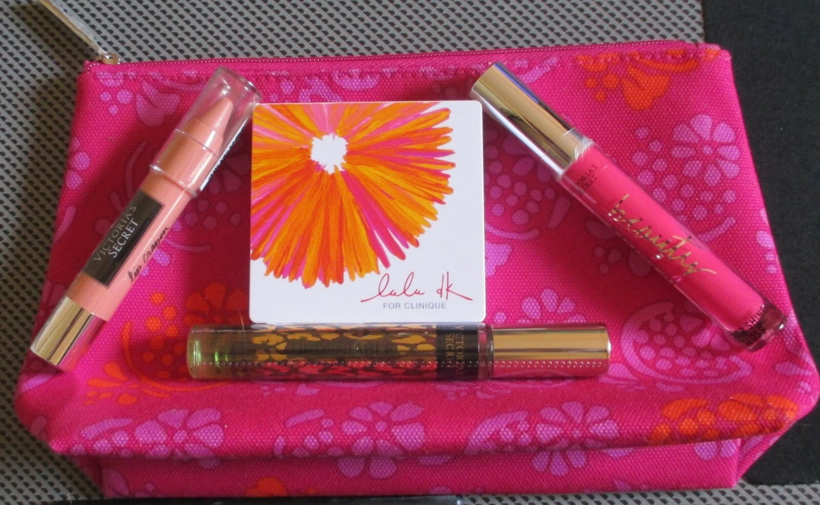 CLINIQUE MAKEUP KIT, FRAGRANCE MIST, LIP GLOSS & CRAYON W/COSMETIC BAG