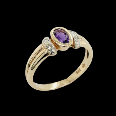 9ct Gold Bezel Set Oval Purple Amethyst & Diamond Ring 2.6g Size O1/2 Preloved