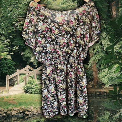Express Casual Cocktail Dress Floral Size Large Light Fluffy With Some Glitter