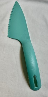 TUPPERWARE CUT N SERVE PASTRY CUTTER KNIFE PIE CAKE SERRATED EDGE MINT GREEN NEW