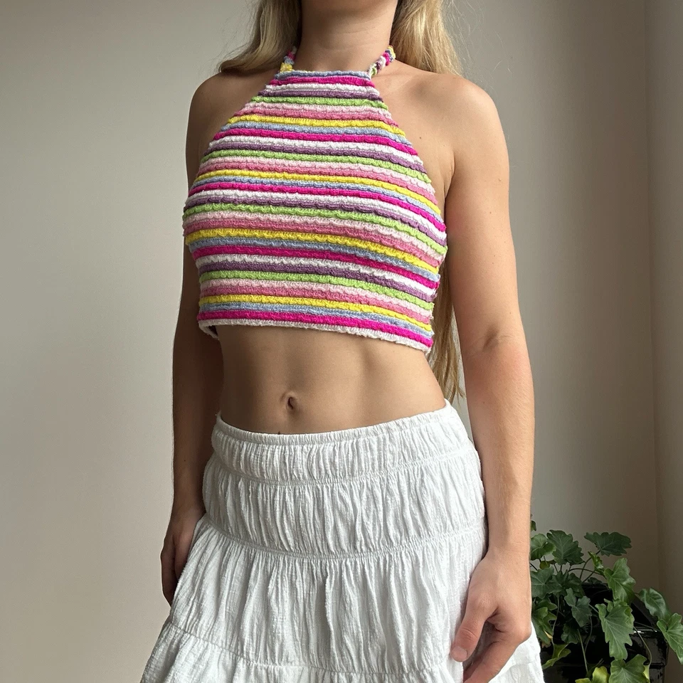 Top corto Delia’s para mujer pequeño multicolor texturizado a rayas cuello halter Foto 3 de 4