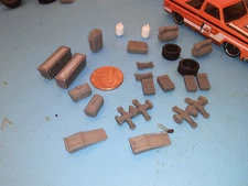 Hot 1/64 Truck garage shop Junk Cans V8 Block Kegs Propane  Custom Lift Kit 