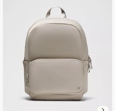 LULULEMON Everywhere Backpack 22L. Khaki