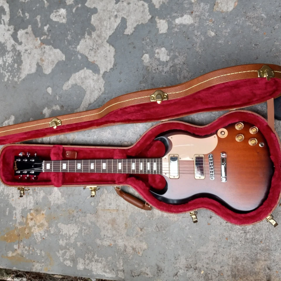 PREOWNED 2016 GIBSON SG SPECIAL WITH HARD CASE FROM THE DEMO SHOP - Image 2 of 4