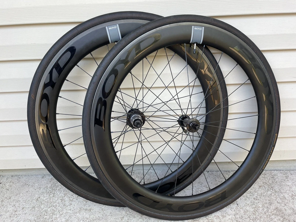 Boyd deals carbon clincher