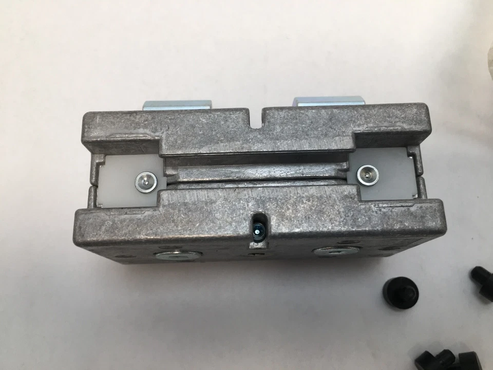 Rodamiento guía REXROTH 3842535664/LF12S/C con hardware LF-12-S-C BOSCH Alemania 2 un. Foto 4 de 4