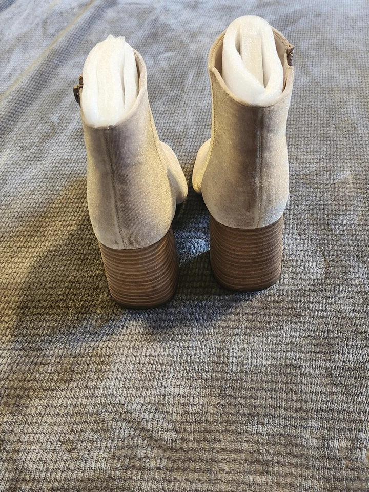 Botines de tacón Nine West para mujer, punta abierta, terciopelo rosa suave talla 7,5, cremallera lateral Foto 4 de 4