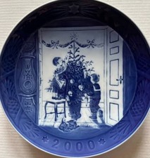 Royal Copenhagen   Weihnachtsteller 2000, Sven Vestergaard, &ldquo;Pyntning af juletr&aelig;