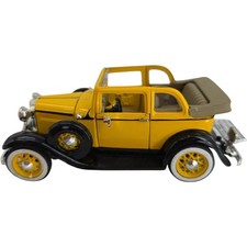National Motor Museum Mint 1932 Ford Convertible Sedan Die-cast Car 1:32 Scale