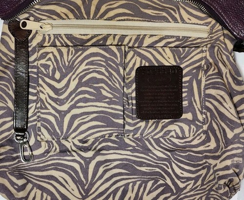 BOLSO DE HOMBRO BRIGHTON KODIAK GUAVABERRY CUERO SUAVE CON BORLAS ¡BOLSILLOS EN ABUNDANCIA!! - Imagen 23 de 23