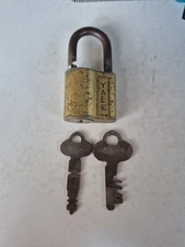 Vintage Random Yale Padlock & Keys For Display Non Functioning 