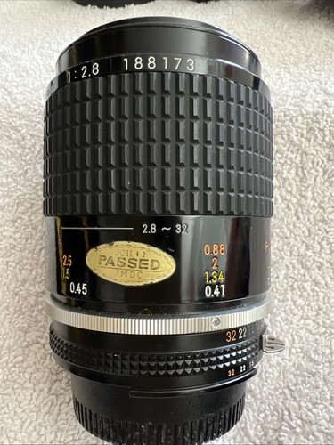 Nikon Ai-s Micro Nikkor 105mm f2.8 MF Lens F Mount - Picture 3 of 5