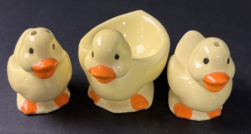 Vintage Yellow Duck S&P Salt & Pepper Shaker Set w/ Egg Holder Japan