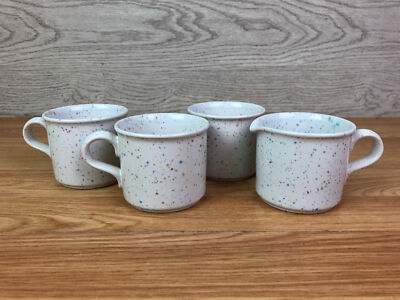Set aus 3 Tassen und 1 Milchkännchen weiß Keramik mit bunten Tupfen