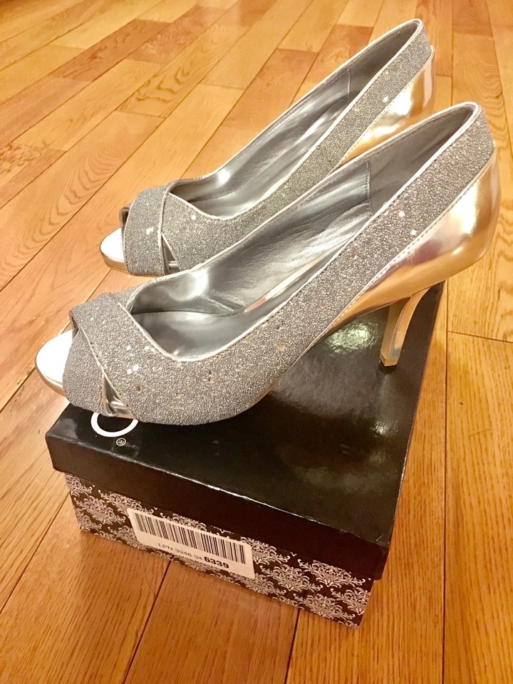 Escarpins RSVP Lia Hauts Talons - Taille 9M (US), Couleur Argenté (pewter), NEUF Avec Boîte