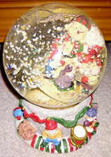 VINTAGE 80s90s SANTA CLAUS SNOWMAN SNOW GLOBE RESIN CARVED 4.25"