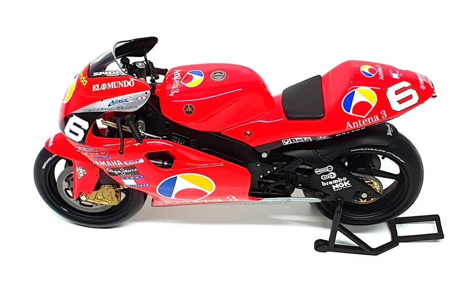 Minichamps 1/12 Scale 122 016306 - Yamaha YZR 500 N. Abe #6 500cc GP 2001 - Image 4 of 4