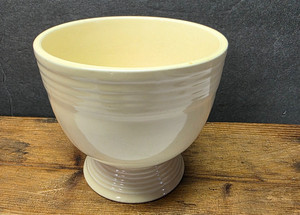 VINTAGE FIESTA WARE ART DECO IVORY EGG CUP