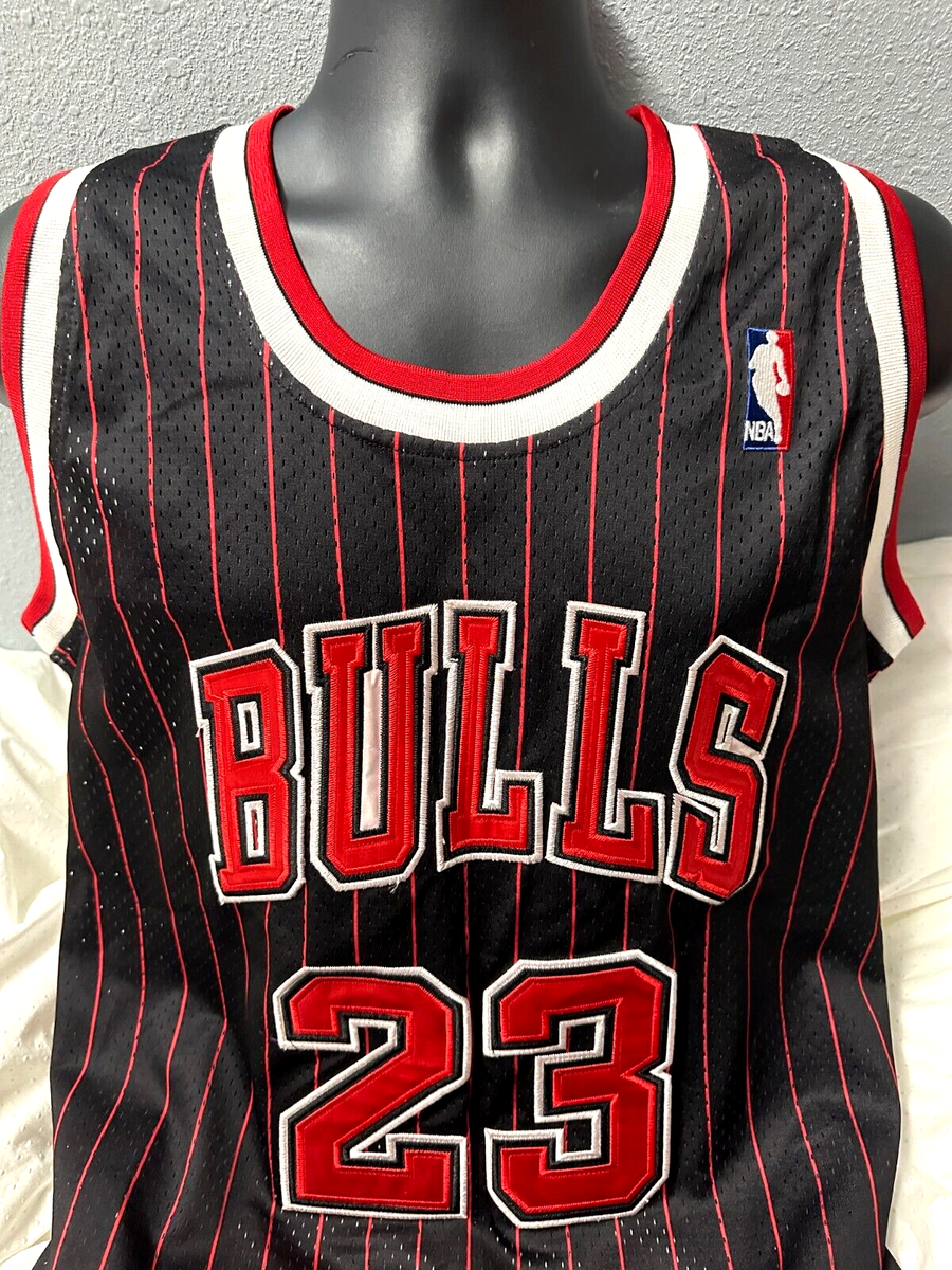 NBA Chicago Bulls 長袖スウェツト M・ジョーダンの赤黒の好き方 NBA
