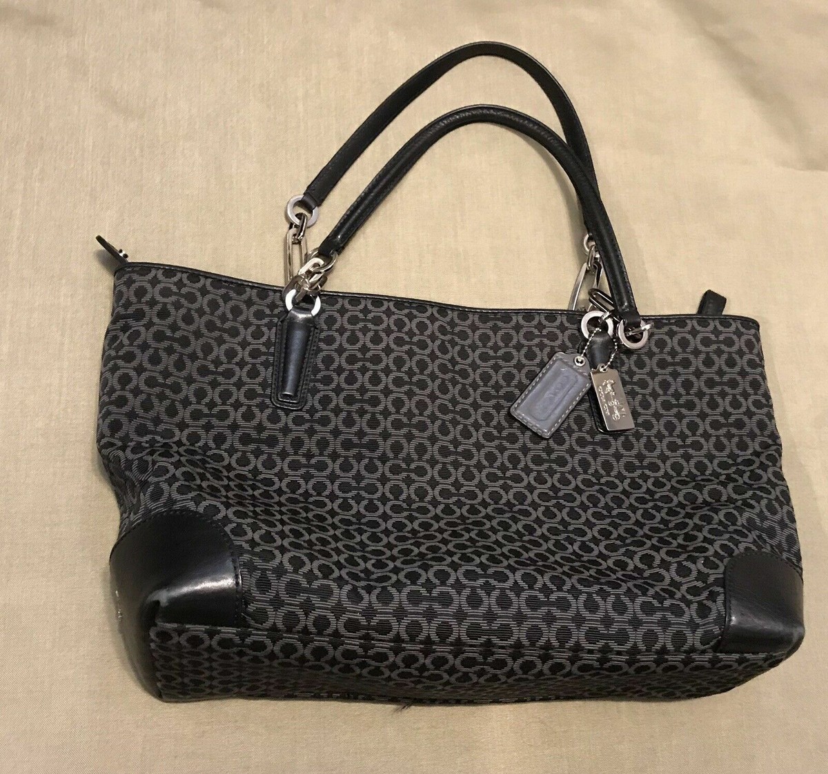 Authentic Coach G1320-26767 Black Handbag Tote Pre-owned, Good