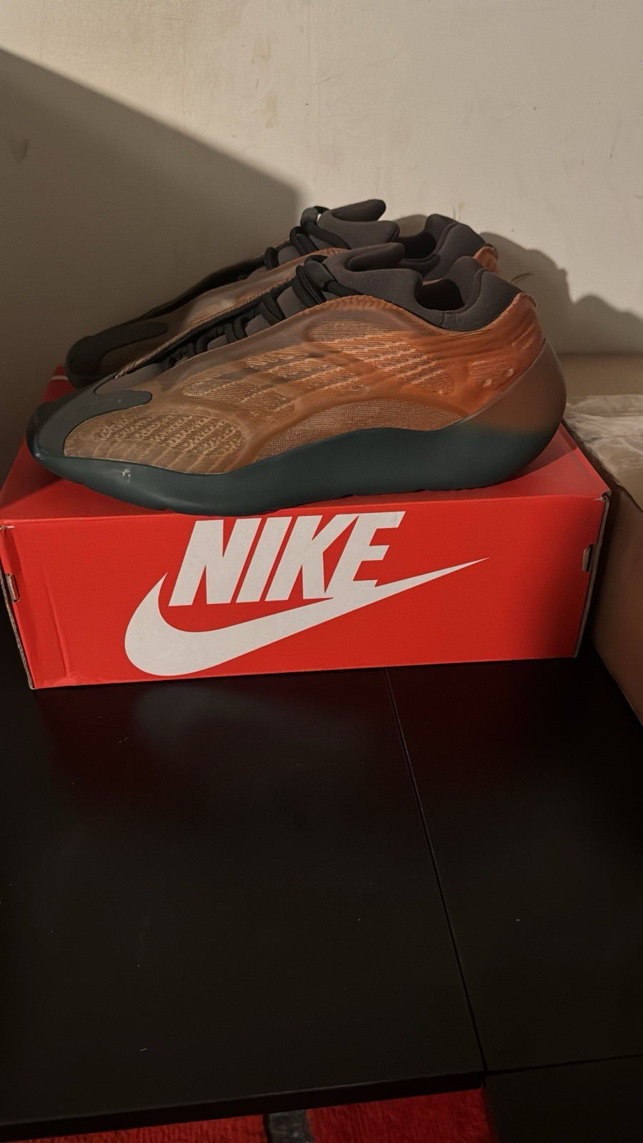 Nike Men's Low Top Lace-Up Athletic Sneakers Brown Black Activewear Casual