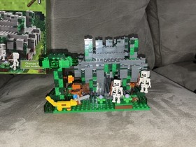 LEGO Minecraft: The Jungle Temple 21132 (gently used  Box included) RETIRED SET