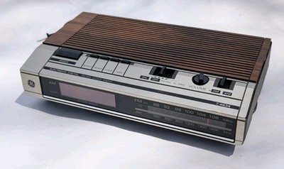 Vintage GE 7-4634B Electronic Digital AM/FM Alarm Clock Radio Wood Grain TESTED