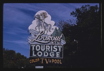 Lookout Mountain Tourist Lodge sign, vertical view, Chattanooga, Tennessee