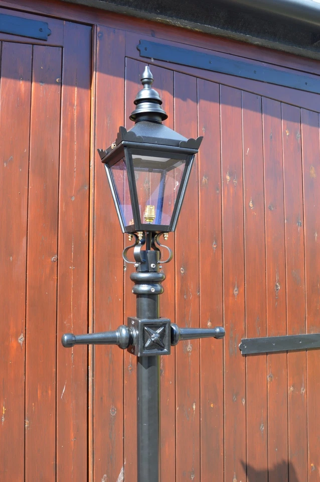USED Ex-Display 2.2m Victorian Lamp Post Set - Image 3 of 4