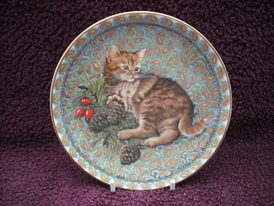 Aynsley Meet My Kittens Bone China Teller von Lesley Anne Elfenbein, Januar - Blüte