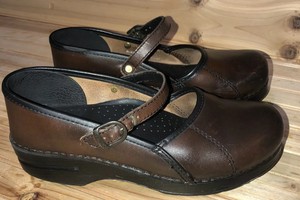 low heel dansko clogs