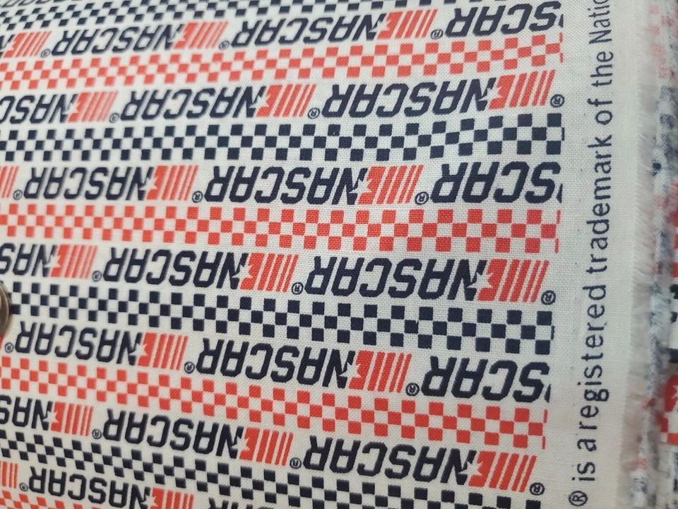 Tela de algodón Nascar Patriotic Checker Flag Racing por yarda Foto 3 de 4