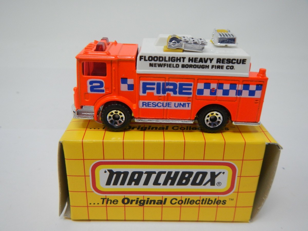 Camion De Pompiers Volvo Matchbox Superfast MB57 - Échelle 1:64 - NEUF Sous Blister (NIB)