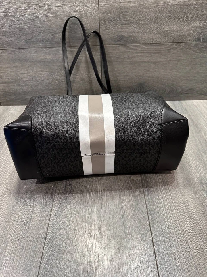 Bolso de Mano Michael Kors Eva Grande Logo Rayas en Negro Blanco Foto 4 de 4