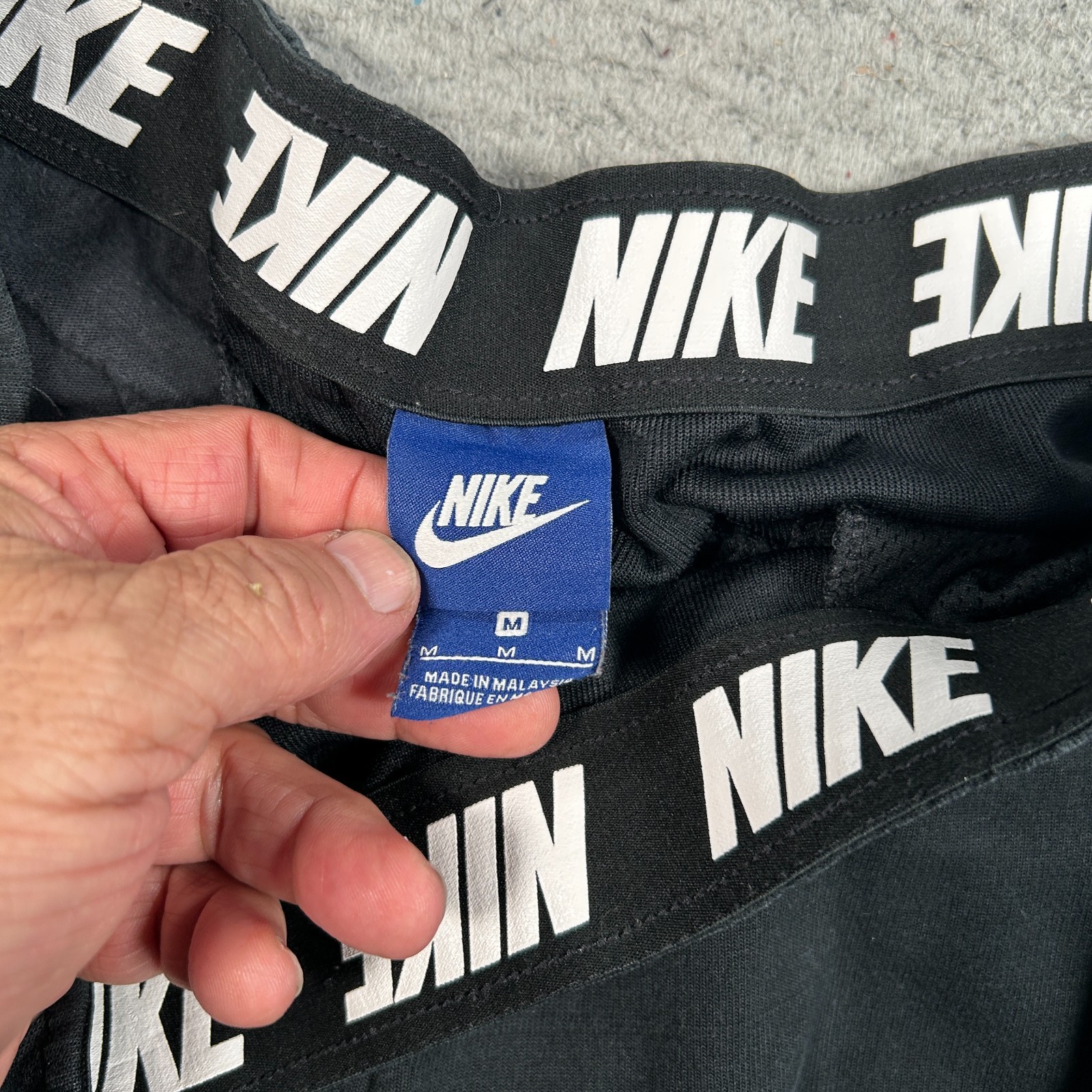 Nike Jogger Pants Men's Medium Black Tapered Leg Cropped Sports Jogging Workout thumbnail 5