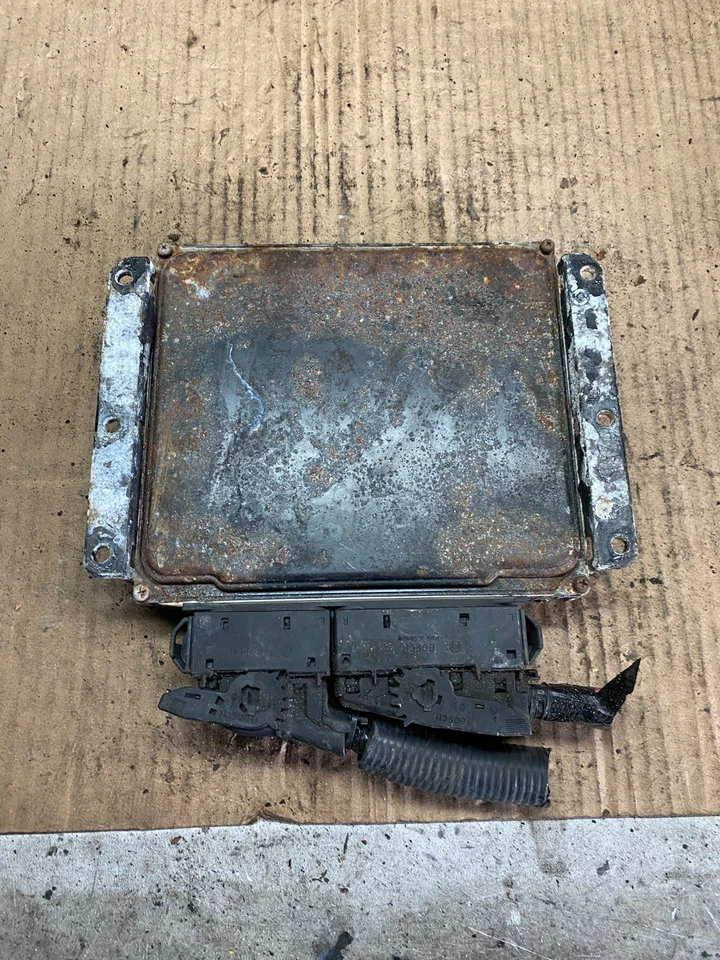 Ordenador de control del motor Isuzu NPR 2005 2006 2007 ECU ECM Q0742 DG Foto 3 de 4