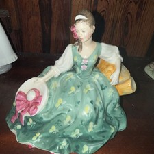Lovely Royal Doulton Figurine HN2474 Elyse by Peggy Davies