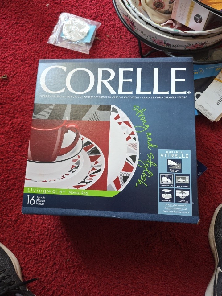 Corelle MOSAIC RED 16 Piece Dinnerware Service for 4 NEW!