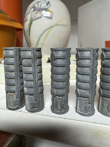 De Colección Lote 11 5/16" Largo Lag Tornillo Protector Anclajes Aleación de Zinc Corto 1/2" Taladro Agujero - Imagen 2 de 9
