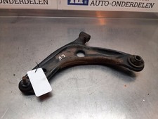 Triangle de suspension Toyota YARIS