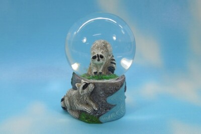 Glitzerkugel Waschbär Höhe 6,5 cm Tier Schnee Miniatur Schüttel Glas Kugel