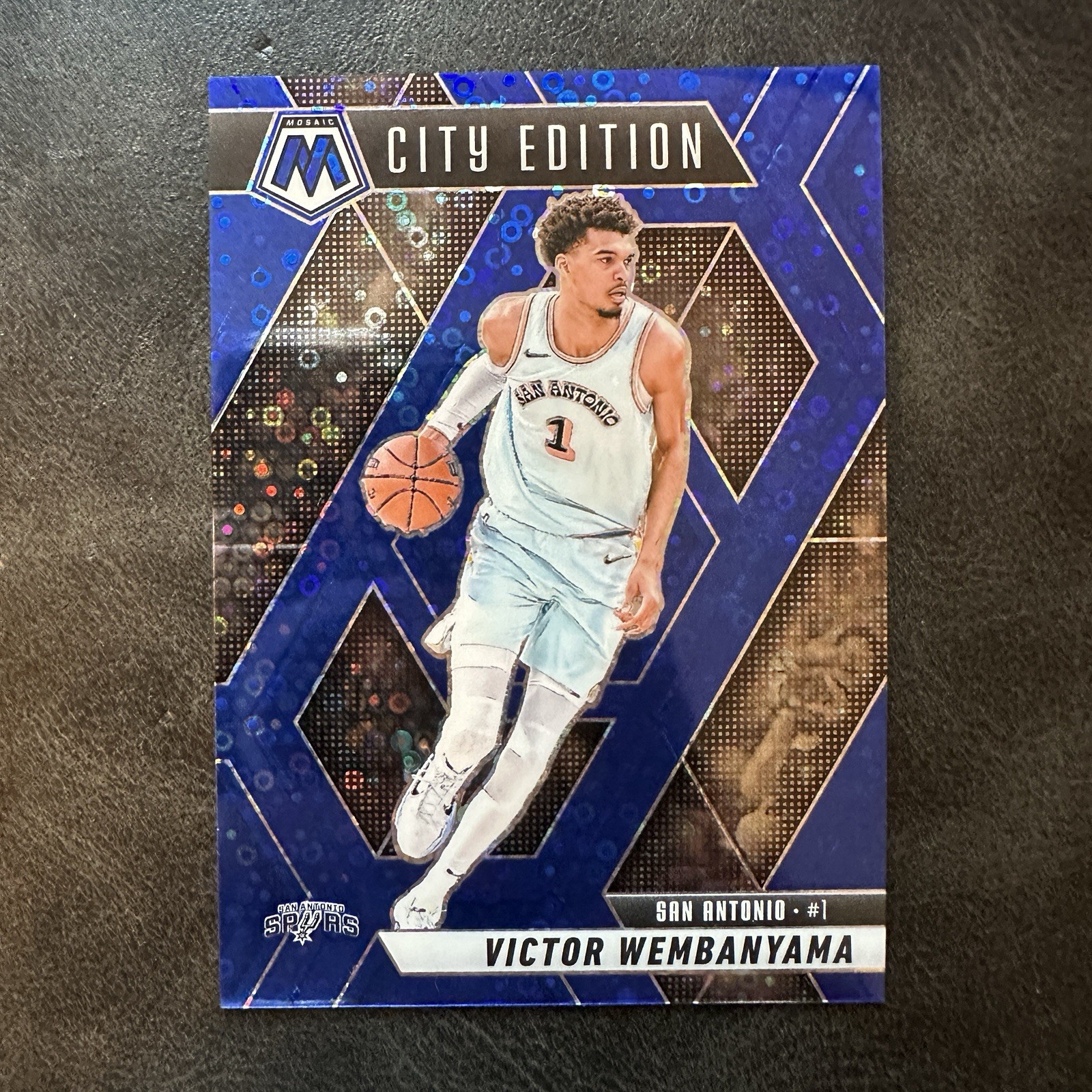 2024-25 Panini Mosaic City Edition Victor Wembanyama Blue Disco 85/85 Bookend