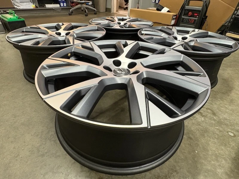 2017-26 Volvo V90CC 21x8 Wheel Set #31428592 New without Boxes - Image 3 of 4